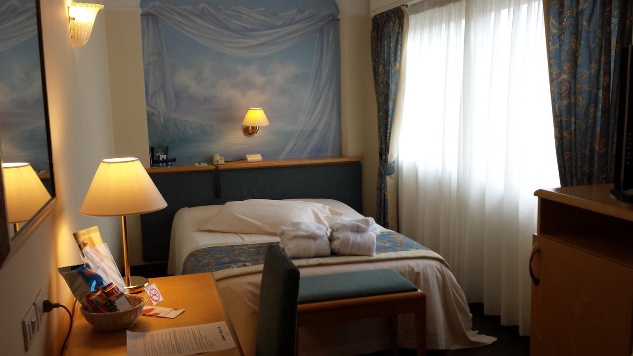 Hotel Luna Riccione E Aqua Spa Only Adults +12 Εξωτερικό φωτογραφία