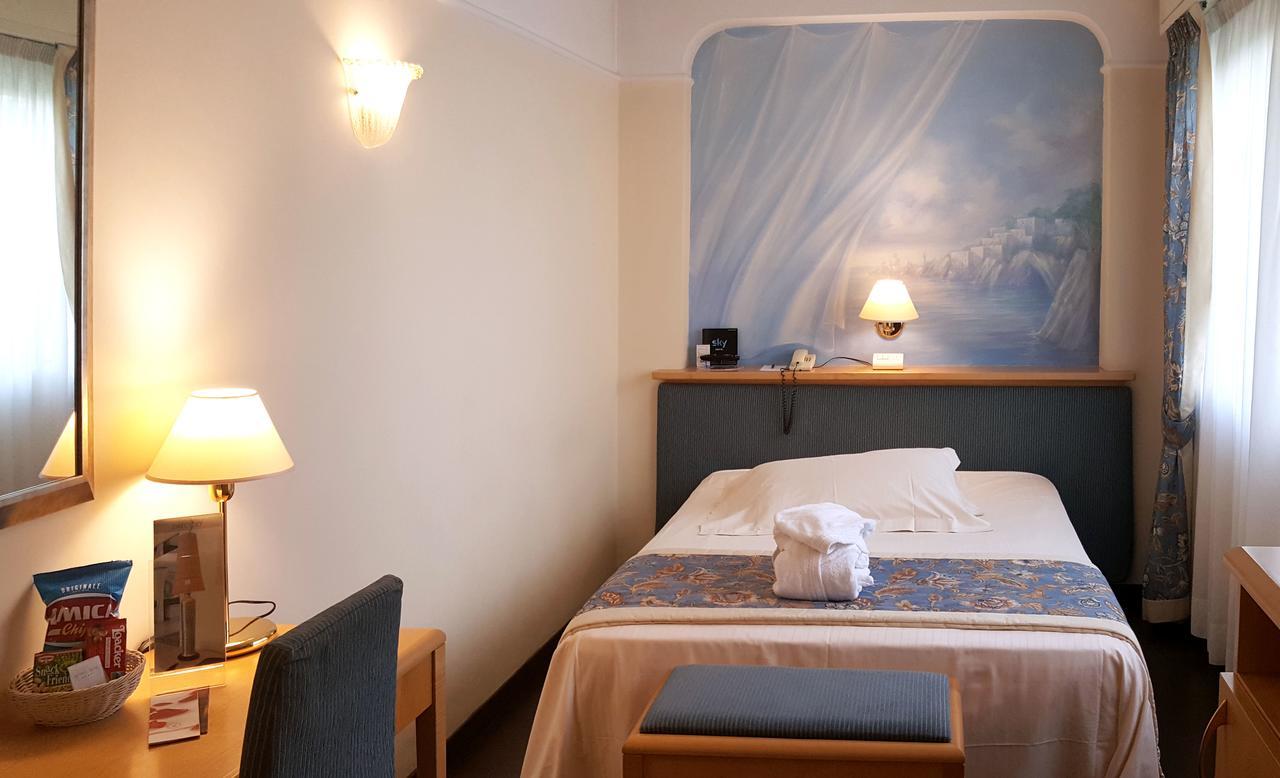 Hotel Luna Riccione E Aqua Spa Only Adults +12 Εξωτερικό φωτογραφία